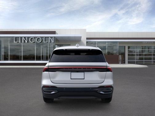Silver Radiance Metallic 2026 Lincoln Nautilus Premiere