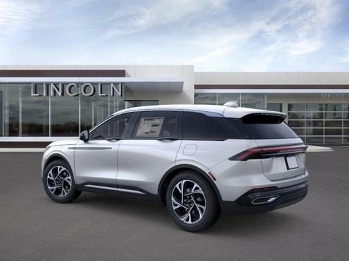 Silver Radiance Metallic 2026 Lincoln Nautilus Premiere