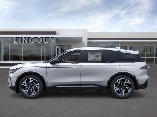 Silver Radiance Metallic 2026 Lincoln Nautilus Premiere