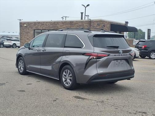 2021 Toyota Sienna XLE