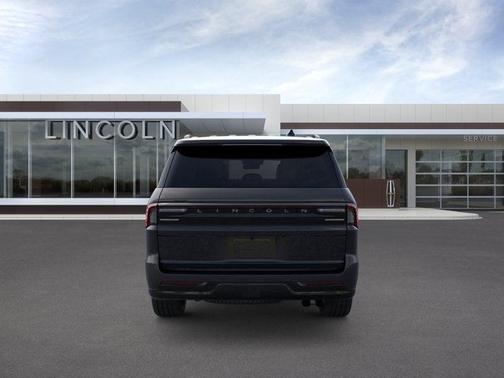 Infinite Black Metallic 2026 Lincoln Navigator Reserve