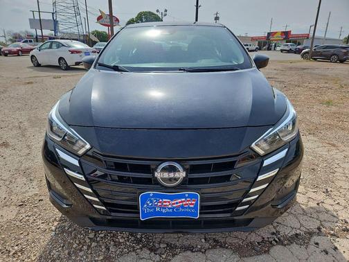 Super Black Metallic 2024 Nissan Versa 1.6 SV