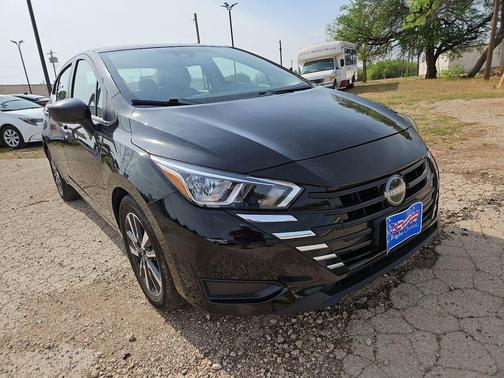 Super Black Metallic 2024 Nissan Versa 1.6 SV