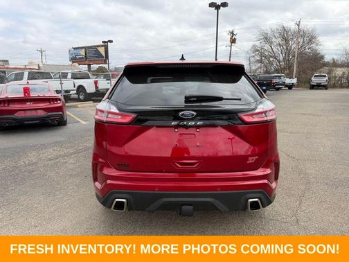 Rapid Red Metallic Tinted Clearcoat 2023 Ford Edge ST