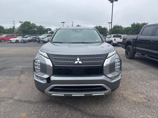 Silver 2024 Mitsubishi Outlander SE