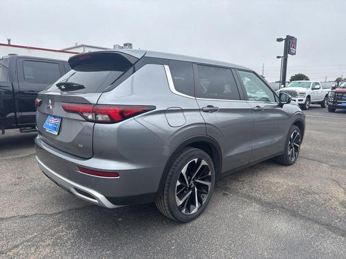Silver 2024 Mitsubishi Outlander SE