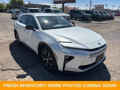 White 2025 Toyota Crown Signia XLE