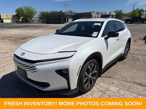 White 2025 Toyota Crown Signia XLE