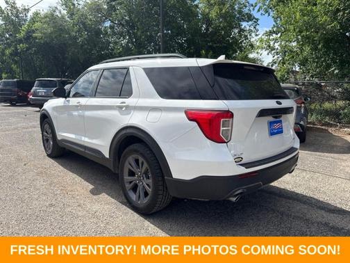 White Metallic 2022 Ford Explorer XLT