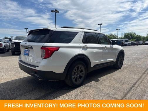 White Metallic 2022 Ford Explorer XLT