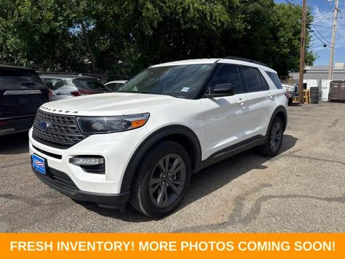White Metallic 2022 Ford Explorer XLT