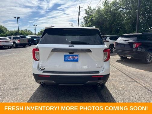White Metallic 2022 Ford Explorer XLT