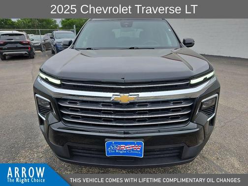 Mosaic Black Metallic 2025 Chevrolet Traverse LT