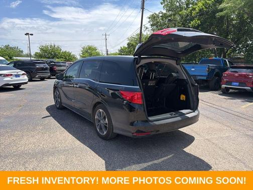 Crystal Black Pearl 2024 Honda Odyssey Elite