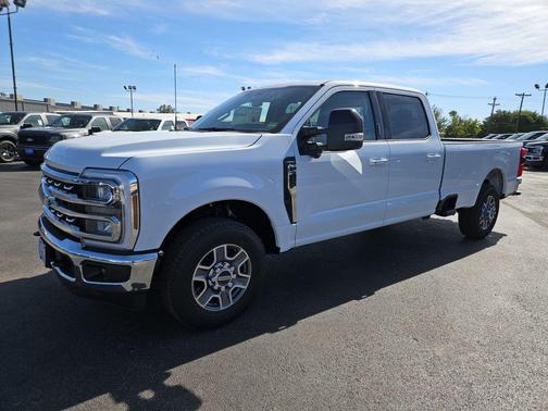 Oxford White 2026 Ford F-350 Lariat Super Duty