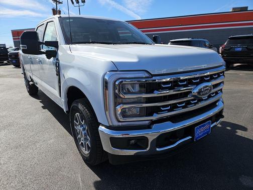 Oxford White 2026 Ford F-350 Lariat Super Duty