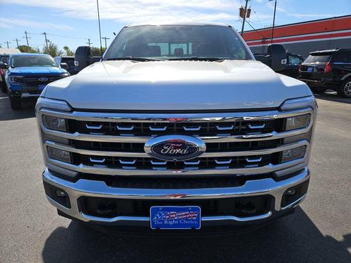 Oxford White 2026 Ford F-350 Lariat Super Duty