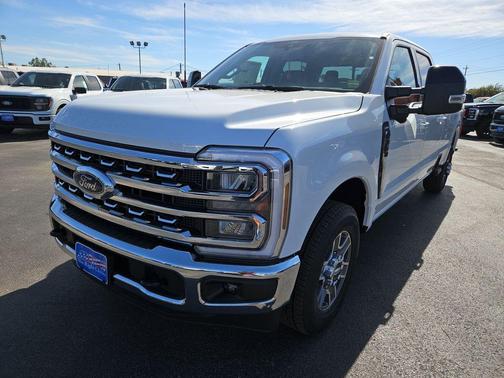 Oxford White 2026 Ford F-350 Lariat Super Duty