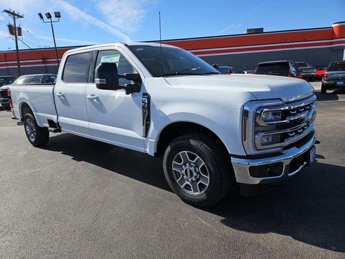 Oxford White 2026 Ford F-350 Lariat Super Duty