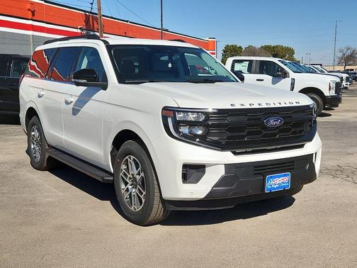 Star White 2026 Ford Expedition Active