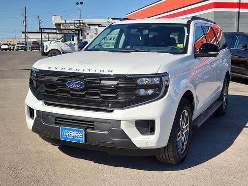 Star White 2026 Ford Expedition Active