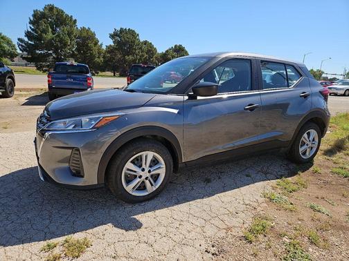 Gun Metallic 2023 Nissan Kicks S