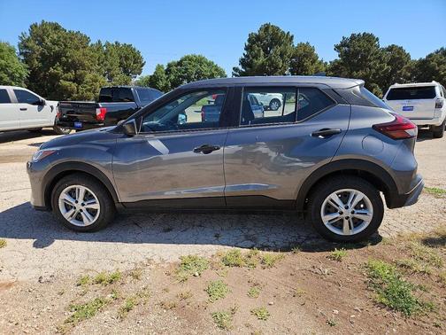 Gun Metallic 2023 Nissan Kicks S