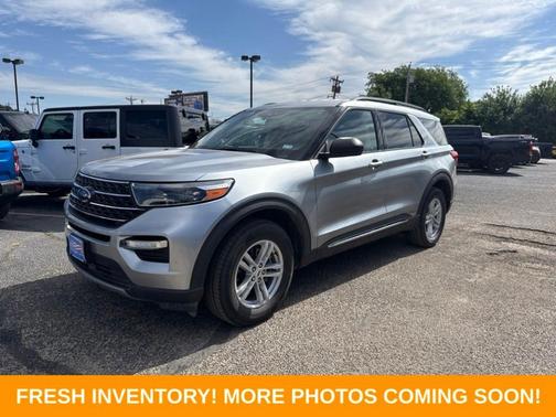 Silver Metallic 2022 Ford Explorer XLT
