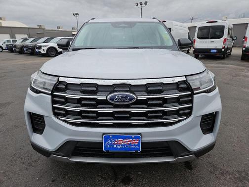 Space White Metallic 2026 Ford Explorer Active