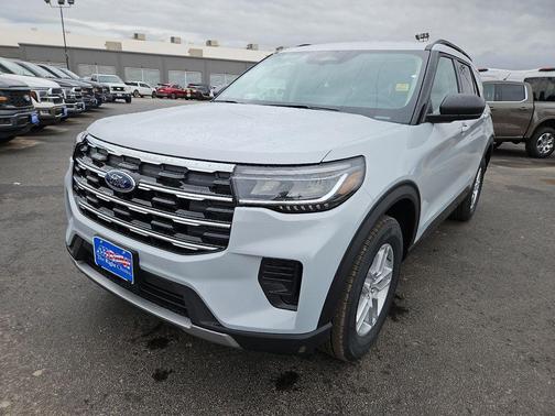 Space White Metallic 2026 Ford Explorer Active