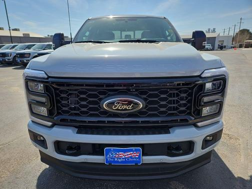 Avalanche 2026 Ford F-350 Lariat Super Duty