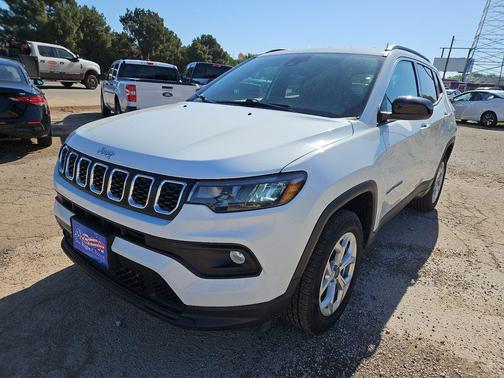 Bright White Clearcoat 2025 Jeep Compass Latitude