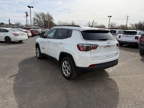 Bright White Clearcoat 2025 Jeep Compass Latitude