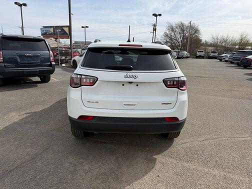 Bright White Clearcoat 2025 Jeep Compass Latitude
