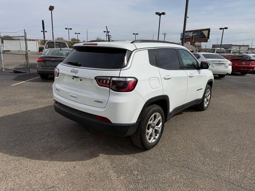 Bright White Clearcoat 2025 Jeep Compass Latitude