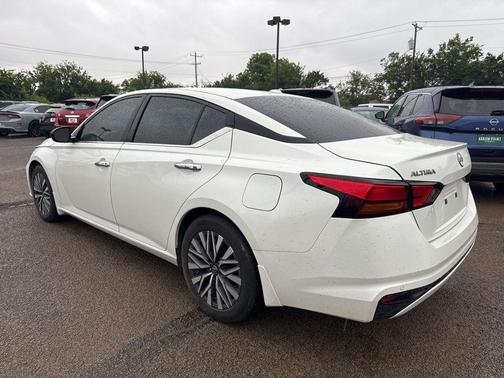 Pearl White Tri-Coat 2024 Nissan Altima 2.5 SV
