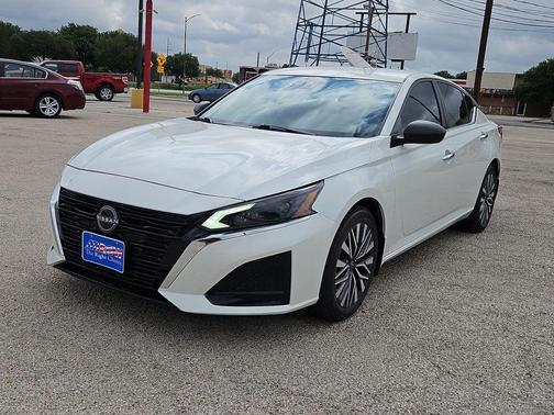 Pearl White Tri-Coat 2024 Nissan Altima 2.5 SV