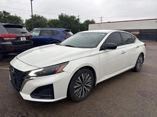 Pearl White Tri-Coat 2024 Nissan Altima 2.5 SV