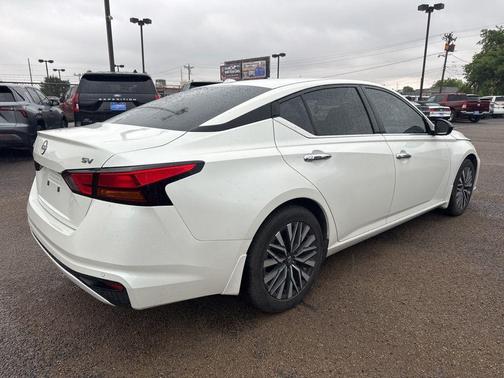 Pearl White Tri-Coat 2024 Nissan Altima 2.5 SV