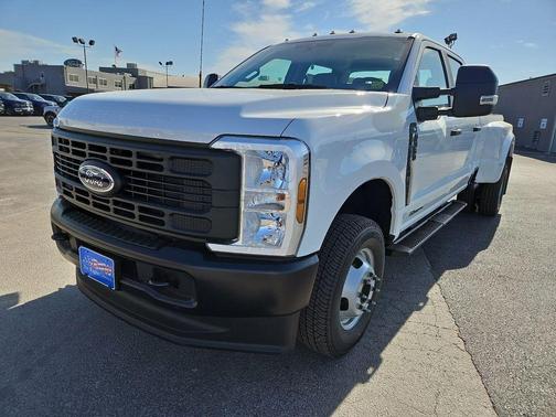 Oxford White 2026 Ford F-350 XL