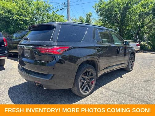 Mosaic Black Metallic 2023 Chevrolet Traverse Premier