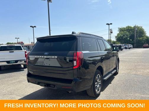 Black Metallic 2025 Ford Expedition Active