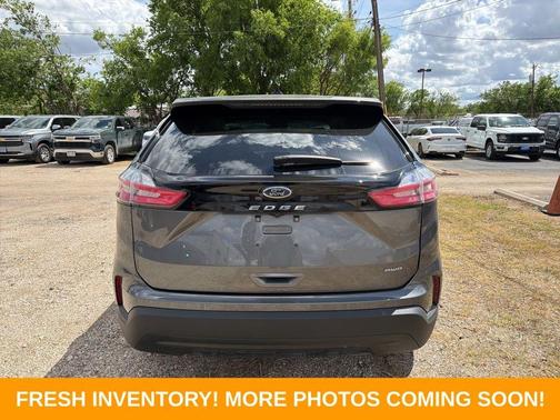 Gray Metallic 2024 Ford Edge SE