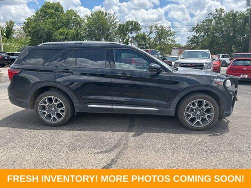 Black Metallic 2025 Ford Explorer Platinum