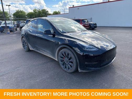 Black 2023 Tesla Model Y Performance