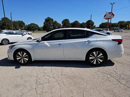 White 2022 Nissan Altima 2.5 SL