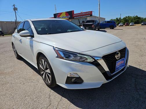 White 2022 Nissan Altima 2.5 SL