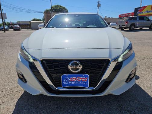 White 2022 Nissan Altima 2.5 SL