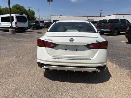 White 2022 Nissan Altima 2.5 SL