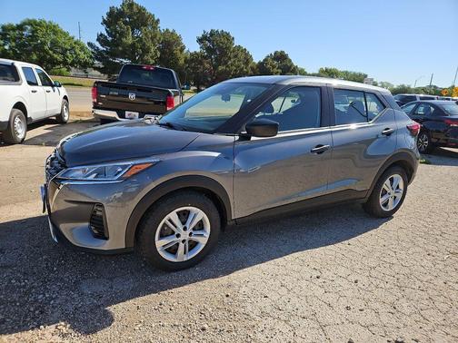 Gun Metallic 2023 Nissan Kicks S